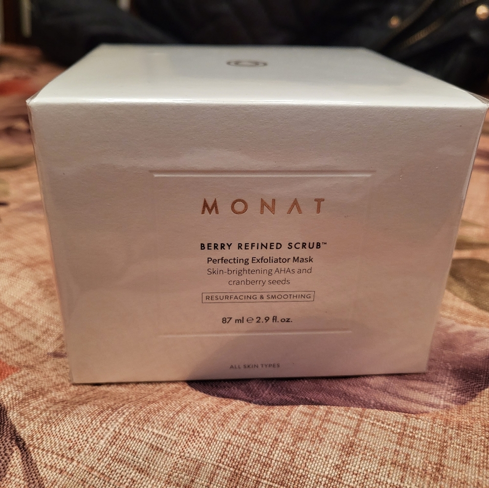 Monat Berry Refined Scrub